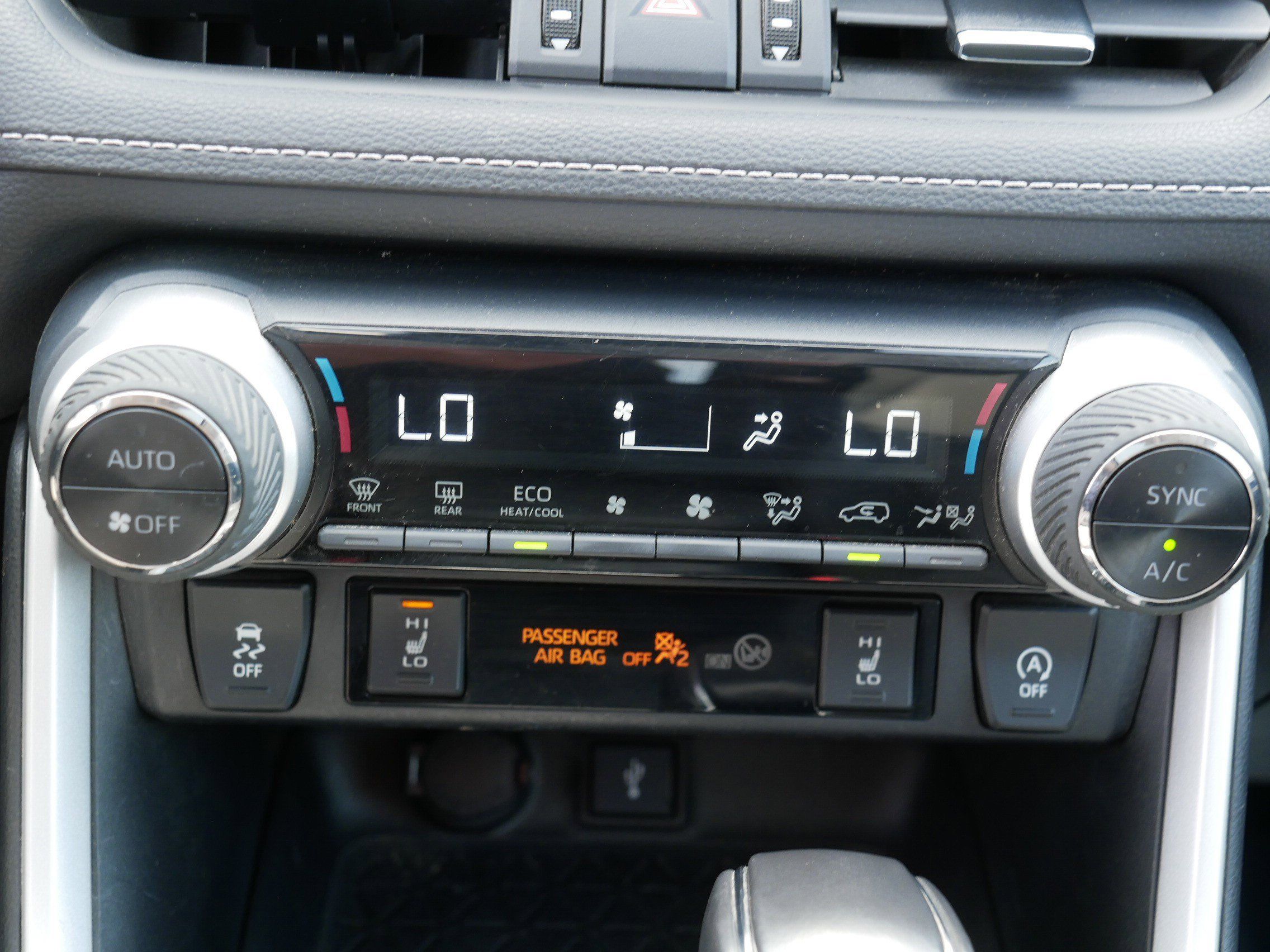 Used 2021 Toyota RAV4 XLE Premium AWD/4WD image 29