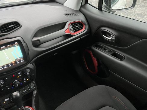 Used 2022 Jeep Renegade Trailhawk AWD/4WD image 30
