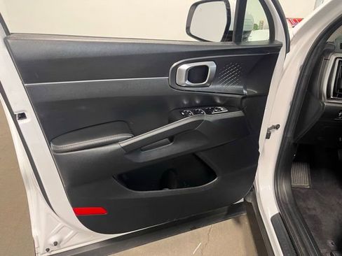 Used 2024 Kia Sorento S image 24