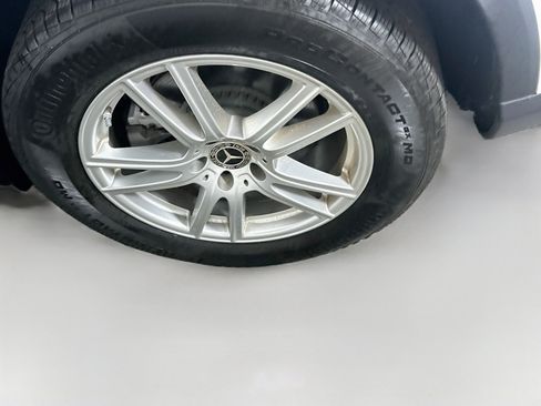 Used 2025 Mercedes-Benz GLC 300 image 11