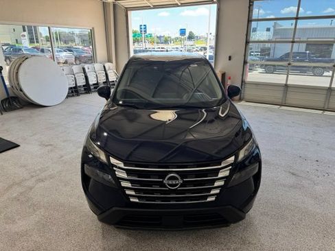 Used 2025 Nissan Rogue SV FWD image 11