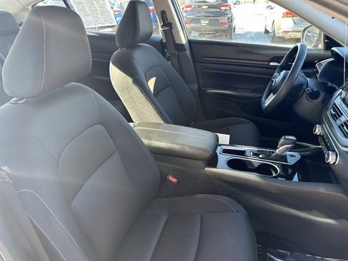Used 2024 Nissan Altima 2.5 SV image 14