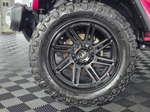 Used 2022 Jeep Wrangler Unlimited Sahara image 12