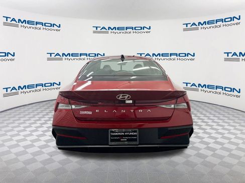 Used 2025 Hyundai Elantra SEL w/ Cargo Package FWD image 4