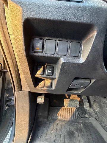 Used 2024 Nissan Frontier PRO-4X w/ Technology Package AWD/4WD image 35