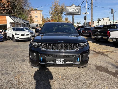 Used 2023 Jeep Grand Cherokee Overland w/ Luxury Tech Group IV image 35