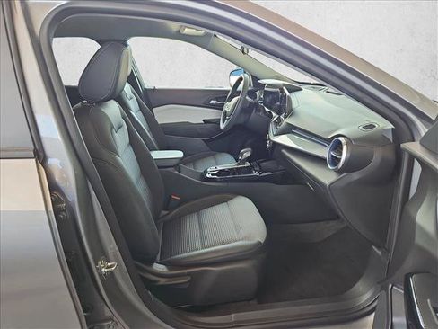 Used 2025 Chevrolet Trax LT FWD image 20