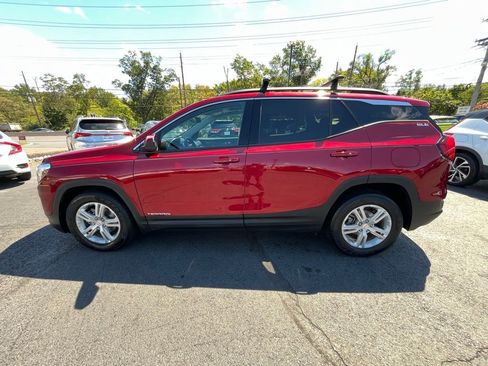 Used 2020 GMC Terrain SLE w/ Driver Convenience Package image 4