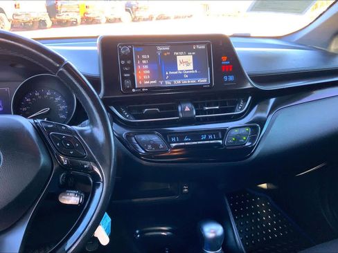 Used 2018 Toyota C-HR XLE image 6