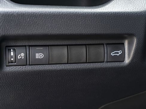 Used 2020 Toyota RAV4 XLE Premium image 38