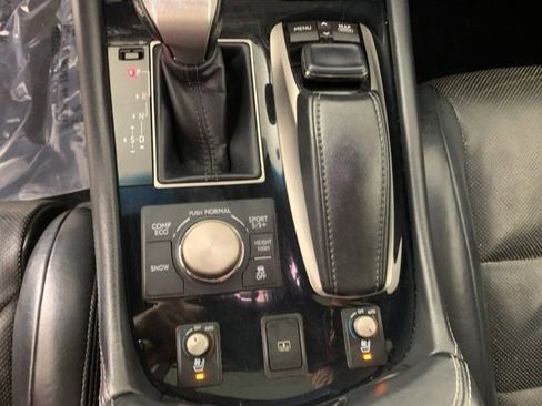 Used 2015 Lexus LS 460 AWD w/ F Sport Package image 25