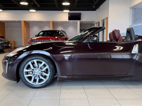 Used 2014 Nissan 370Z Touring RWD image 9