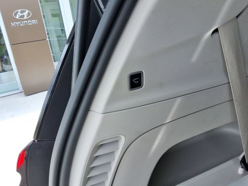 Used 2023 Chrysler Pacifica Touring-L FWD image 28