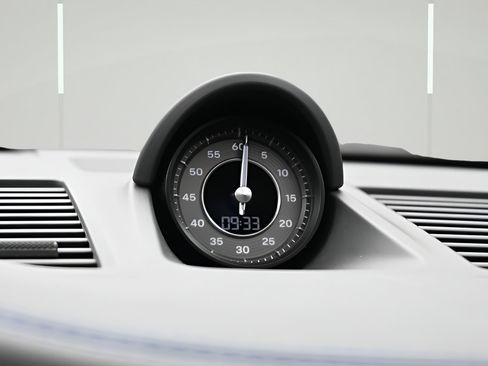 Certified 2024 Porsche 911 Turbo AWD/4WD image 15