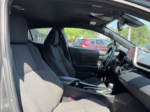 Used 2019 Toyota C-HR XLE FWD image 25