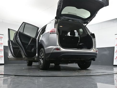 Used 2018 Toyota RAV4 LE image 30