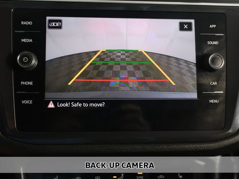 Used 2024 Volkswagen Tiguan SE w/ Panoramic Sunroof Package AWD/4WD image 6