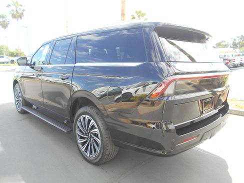 Used 2025 Lincoln Navigator L Black Label image 4