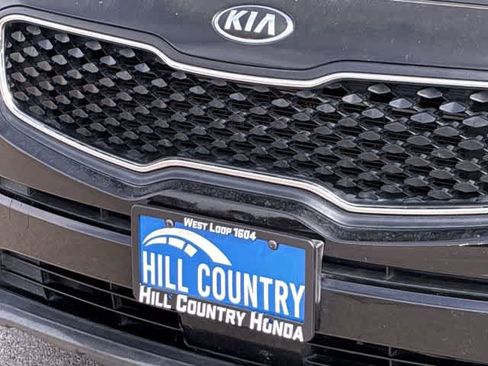 Used 2018 Kia Sportage LX w/ LX Technology Package image 12