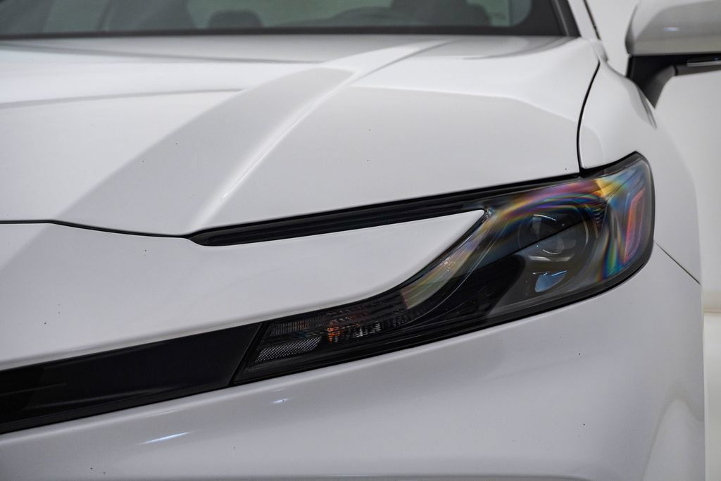 Used 2025 Toyota Camry SE FWD image 7