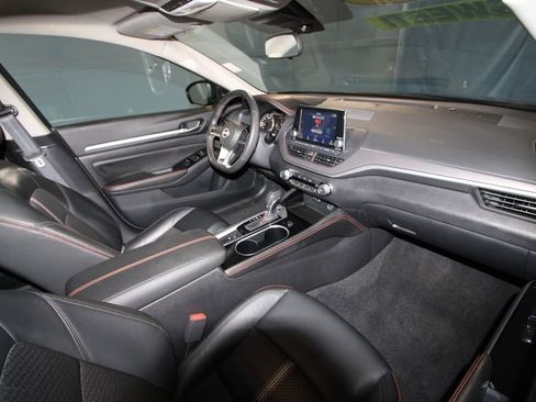 Used 2024 Nissan Altima 2.5 SR image 18