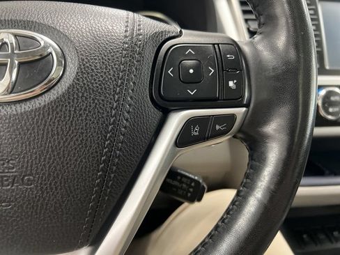 Used 2019 Toyota Highlander Limited Platinum AWD/4WD image 24