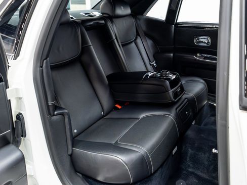 Used 2016 Rolls-Royce Ghost image 32