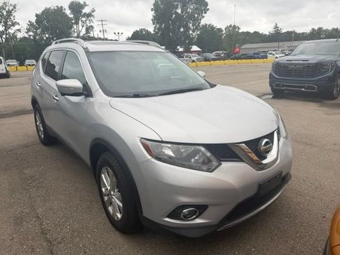 Used 2015 Nissan Rogue SV AWD/4WD image 2