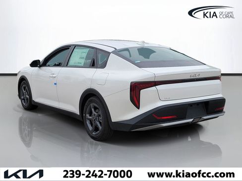 New 2026 Kia K4 FWD image 4