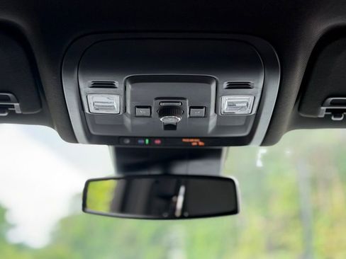 Used 2025 GMC Yukon XL Denali RWD image 54