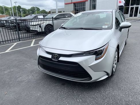 Used 2025 Toyota Corolla LE FWD image 4
