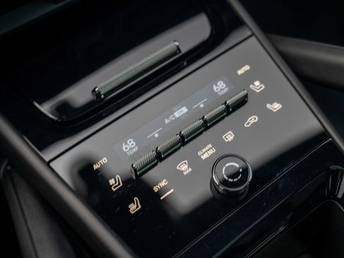 Used 2024 Porsche Cayenne S image 19