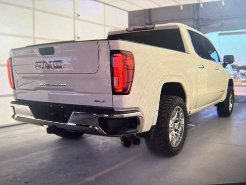 Used 2020 GMC Sierra 1500 SLT RWD image 3