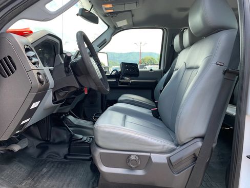 Used 2016 Ford F550 4x4 Crew Cab Super Duty w/ Power Equipment Group image 10