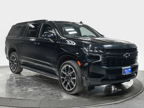 Used 2024 Chevrolet Suburban RST w/ Luxury Package AWD/4WD image 9