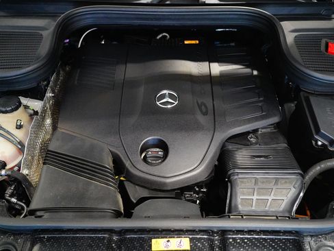Used 2024 Mercedes-Benz GLS 450 4MATIC image 30
