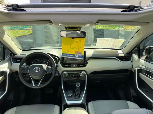 Used 2022 Toyota RAV4 XLE Premium image 45