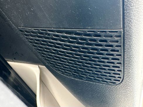 Used 2024 Chrysler Pacifica Touring-L FWD image 26