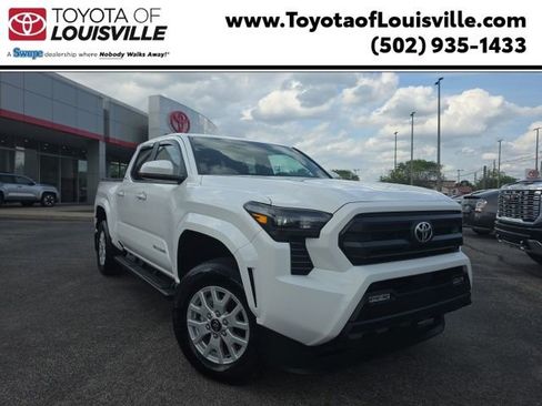 Certified 2025 Toyota Tacoma SR5 AWD/4WD image 1