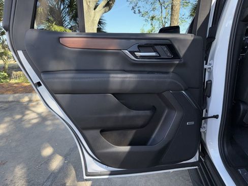 Used 2025 GMC Yukon Denali image 25