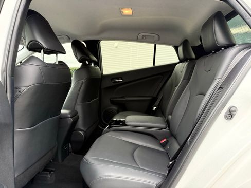 Used 2017 Toyota Prius Prime Advanced FWD image 17