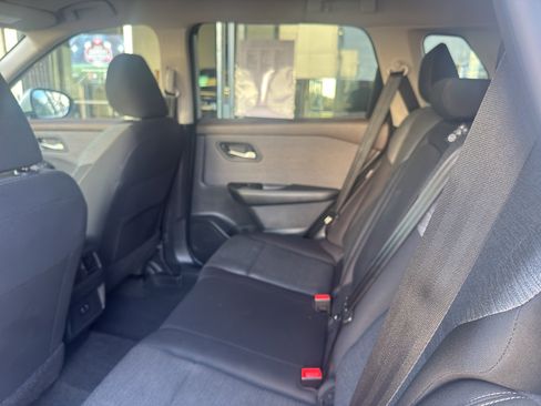 Used 2023 Nissan Rogue SV image 7