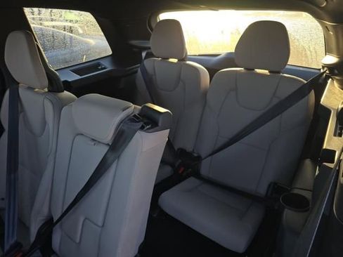 Used 2025 Volvo XC90 B5 Plus AWD/4WD image 18