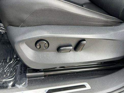 Used 2022 Volkswagen Tiguan SE R-Line image 25