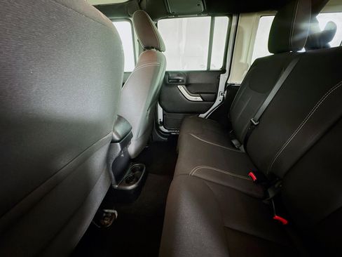 Used 2016 Jeep Wrangler Unlimited Sahara w/ Dual Top Group image 22