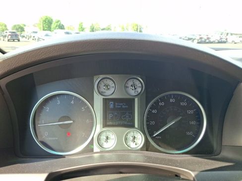 Used 2009 Lexus LX 570 4WD w/ Preferred Accessory Pkg image 5