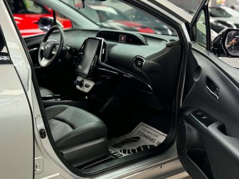 Used 2017 Toyota Prius Prime Premium FWD image 11