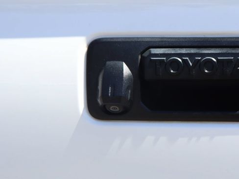 Used 2017 Toyota Tacoma TRD Sport w/ Tow Package (A/T) AWD/4WD image 41