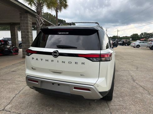 Used 2024 Nissan Pathfinder SL w/ SL Premium Package FWD image 5