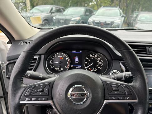 Used 2020 Nissan Rogue SV FWD image 20